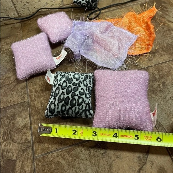 Vintage Bratz Dylan doll with pillows and Accessories - 2002 - Picture 9 of 10